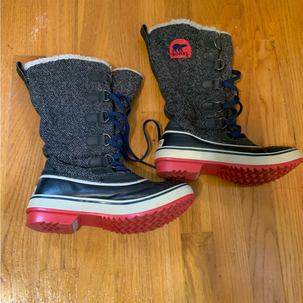 Sorel grey/black boots with red soles and blue laces size 6 - Picture 6 of 10
